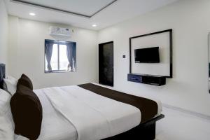 TV a/nebo společenská místnost v ubytování Hotel O Laxmi Lodging