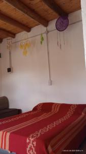 En eller flere senge i et værelse på Cabaña Agata San Marcos Sierras