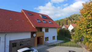 a house with a red roof with a driveway at BaumKrone im Happy Allgäu - 2-stöckige Wohnung mit Wohnnetz in Leutkirch im Allgäu