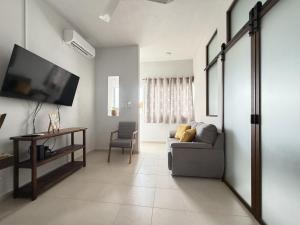 TV a/nebo společenská místnost v ubytování Oasis del Mar- Departamento Ola