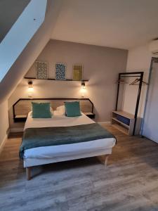 Postel nebo postele na pokoji v ubytování Amadour Hôtel + 49 fotografií