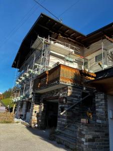 Το κτήριο όπου στεγάζεται  το διαμέρισμα