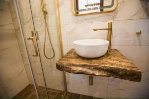 a bathroom with a sink and a shower at Etno Park Avlija Glušci 