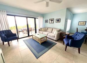 Posezení v ubytování Island Breeze Getaway with Ocean Views