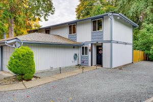 Ảnh trong thư viện ảnh của Walk to Lake Stevens Duplex with Fire Pit! ở Lake Stevens