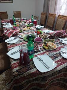 Φαγητό σε αυτό το πανδοχείο ή κάπου εκεί κοντά