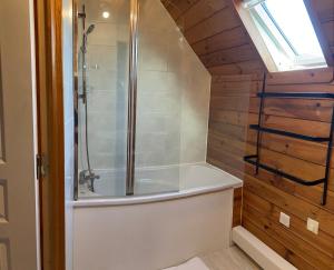 Koupelna v ubytování L'escale de Kerlochet + 15 fotografií