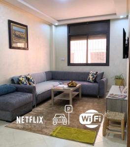 Χώρος καθιστικού στο Appartement élégant près de la mer, avec superbe vue sur les montagnes