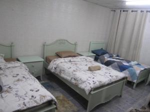 Katil atau katil-katil dalam bilik di العين الهيلي مصباح ب 2