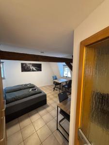 a bedroom with a bed and a table in a room at Der OXE am Maindreieck in Niederdorla