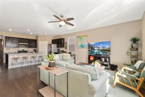 Kuchyň nebo kuchyňský kout v ubytování Windshire Retreat with Pool, Garage and Pet-Friendly