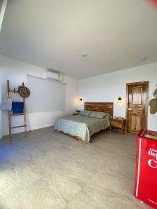 Ένα ή περισσότερα κρεβάτια σε δωμάτιο στο Esencial - Casa de lujo con acceso directo al mar