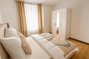 a bedroom with a white couch and a large window at Moderne Wohnung in Siegen Parkplatz WLAN in Siegen