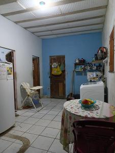 a kitchen with a table with a bowl of fruit on it at Casa para alugar na cop30 in Ananindeua