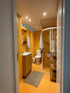 Koupelna v ubytování Lemon & Roses