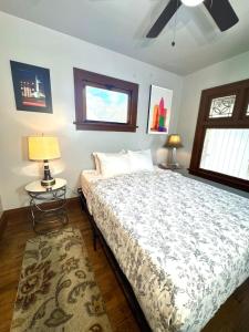 Postel nebo postele na pokoji v ubytování W 15th Whole house