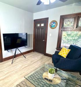 TV a/nebo společenská místnost v ubytování W 15th Whole house