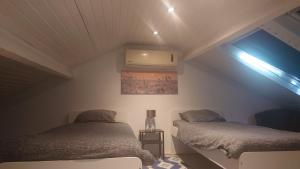 ブラスカートにあるBeach Houseの屋根裏部屋 ベッド2台付