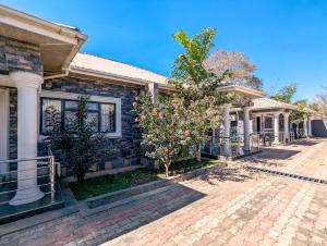 Afbeelding uit fotogalerij van Stay simple lodge in Lusaka