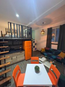 Χώρος καθιστικού στο Le Cocoon Provençal - à deux pas de la mairie