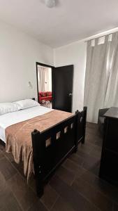 a bedroom with a large bed in a room at Departamento moderno con wifi y AC in Ciudad del Carmen