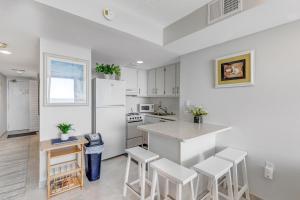 Η κουζίνα ή μικρή κουζίνα στο Golden Sands 1109