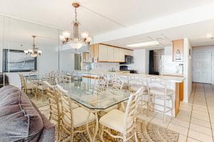 Η κουζίνα ή μικρή κουζίνα στο Plaza 1307