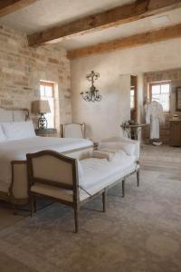 Posezení v ubytování Sunstone Villa the Avignon Suite