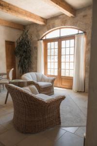 Posezení v ubytování Sunstone Villa the Avignon Suite