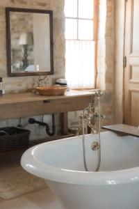 Koupelna v ubytování Sunstone Villa the Brittany Suite