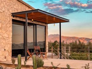 El PorvenirにあるValle Soléaの山の景色を望むキャビン