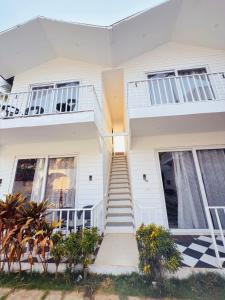 Το κτήριο όπου στεγάζεται  το ξενοδοχείο +64 φωτογραφίες