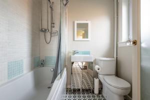 Ένα μπάνιο στο Baker Lane No 15 +14 φωτογραφίες