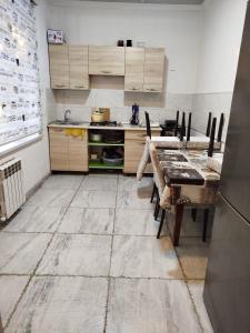 Kuchyň nebo kuchyňský kout v ubytování Zaur's Relaxing House in Qusar