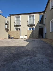 an empty parking lot in front of a building at Flamingo Houses in Quartu Sant'Elena