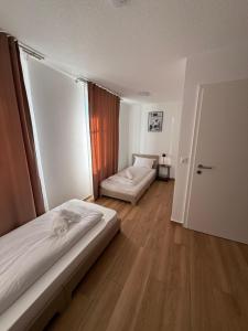 En eller flere senge i et værelse på Family Suite