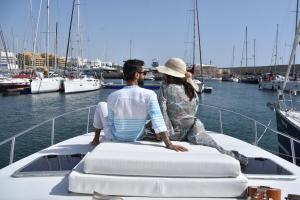 een man en een vrouw op een boot bij Luxury boat karamba in San Miguel de Abona