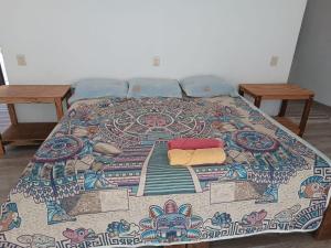 1 dormitorio con 1 cama grande de diseño en lolas 68, en San Pedro Pochutla 13 fotos más