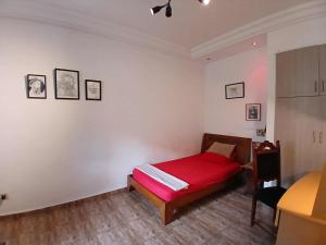 En eller flere senge i et værelse på chambre avec famille