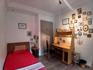 En eller flere senge i et værelse på chambre avec famille