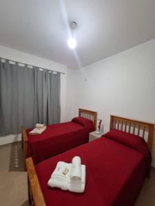 En eller flere senge i et værelse på Departamento Mia