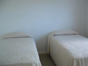 two beds sitting next to each other in a bedroom at casaconejo 2 in Leeward +3 photos