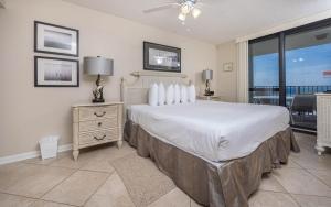 Postel nebo postele na pokoji v ubytování Phoenix VI 61010 condo