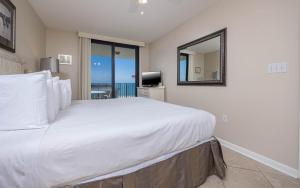 Postel nebo postele na pokoji v ubytování Phoenix VI 61010 condo + 41 fotografií