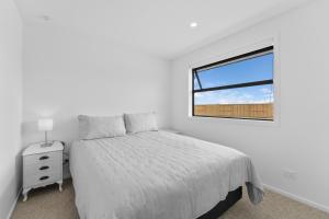 Voodi või voodid majutusasutuse Wharewaka Vista - Taupo Holiday Home toas