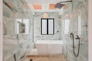 Ένα μπάνιο στο Marvelous 5 bedroom Villa Bliss in Cerritos, Pereira +8 φωτογραφίες