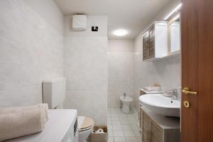 Et badeværelse på Maison Bebe Comboé + 16 billeder