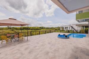 Πισίνα στο ή κοντά στο Marvelous 5 bedroom Villa Bliss in Cerritos, Pereira