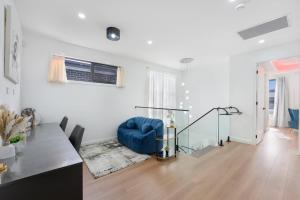 Χώρος καθιστικού στο 5BR Marsden Park Home Near Schofields Station