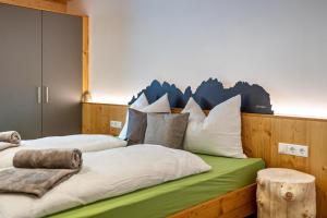 Postel nebo postele na pokoji v ubytování Krämerhof Apt Aferer Geisler + 20 fotografií